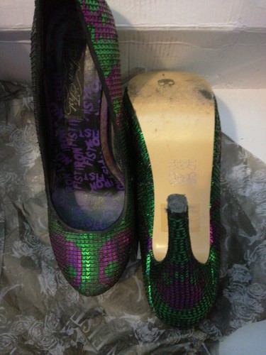 Green and mauve skull - green,