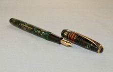 VINTAGE WYVERN AMBASSADOR FOUNTAIN PEN - EMERALD & BLACK LINED MBL - C 1950