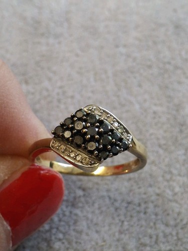 9ct gold black and white - black,
