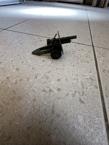 Vintage retro army gun toy - retro,