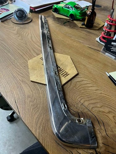 Rear chrome trim 443807459e - rear,
