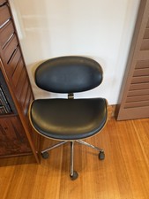 Small swivel desk chair, black