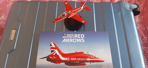 Raf red arrows - red, aerobatic