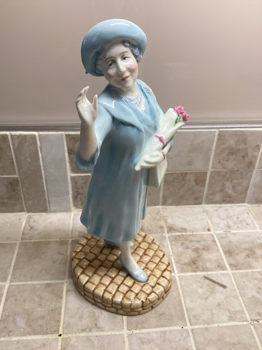 Royal doulton figurine queen - royal,