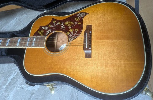 Gibson hummingbird standard - gibson,