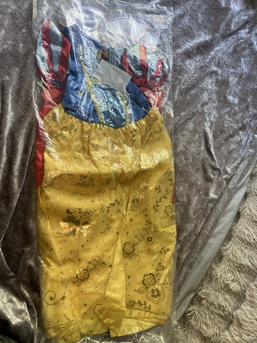 Disney official snow white - disney,