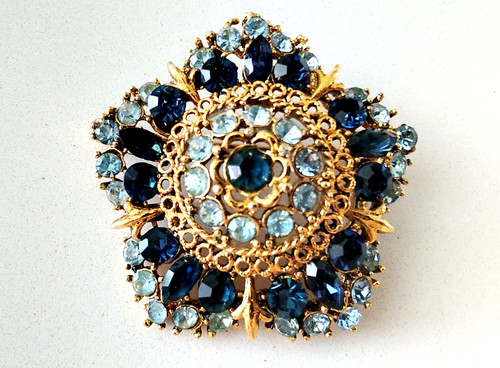 Vintage dorene brooch - dorene, gold