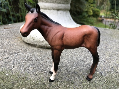 Small brown beswick porcelain - brown,
