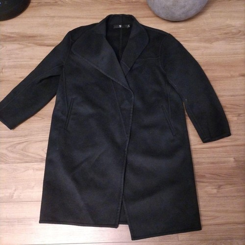 Uniqlo black long coat size - +j,