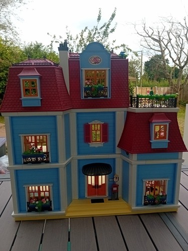 Playmobil large dollhouse - playmobil,