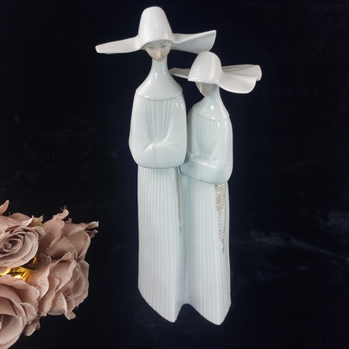 Two nuns lladro nun - "two,