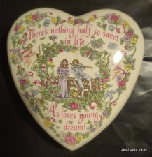WEDGWOOD Valentines Day Porcelain Heart Jewelry Box 1981 Vintage