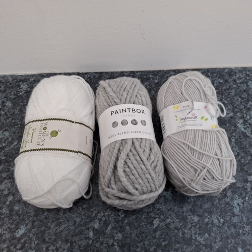 Grey white wool bundle - white, of