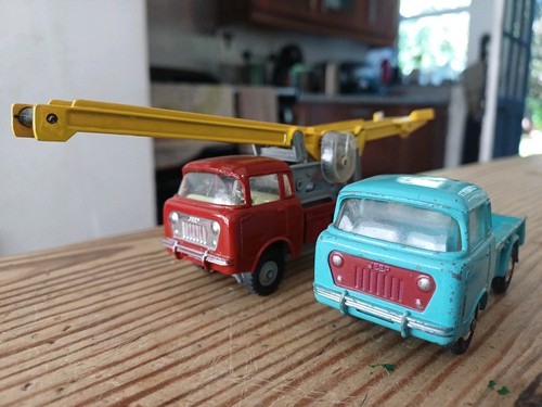 Corgi jeep 150 in good - jeep,