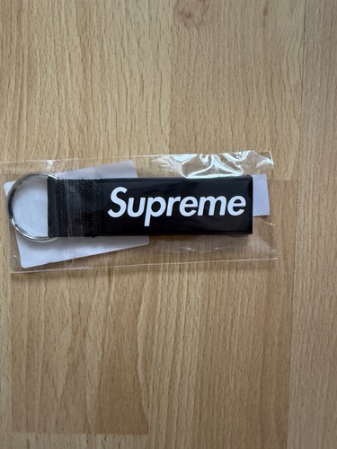 Supreme webbing keychain black - supreme,