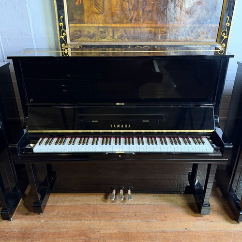 Yamaha upright piano black - u3,
