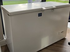 BOSCH LARGE WHITE CHEST FREEZER CO401W 140 cm length, 65 cm width, 89 cm high 