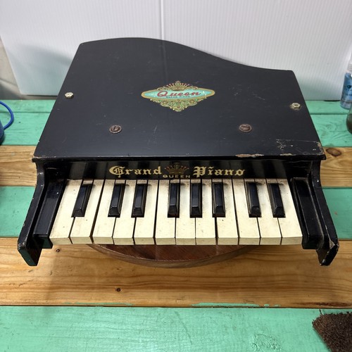 Queen toy grand piano - toy,