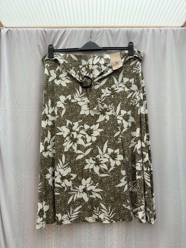 Green and white ski - ski, skirt