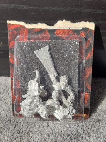 Warhammer minotaur with great - warhammer,