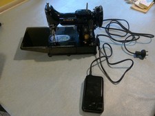 Vintage Singer Sewing Machine – Featherweight 222K