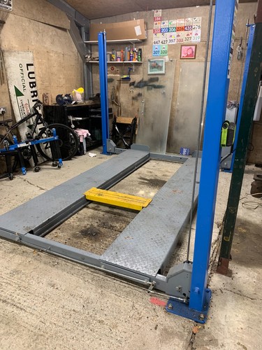 Post car lift - car, lift,