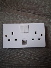 Crabtree 13A 2-Gang White Switched Double Wall Socket with Dual USB