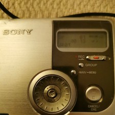 Sony MZ-NH900 Hi-MD Portable Minidisc Recorder/Player, remote plus 1 Hi-MD discs
