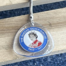 Vintage Key ring 1977 Queens