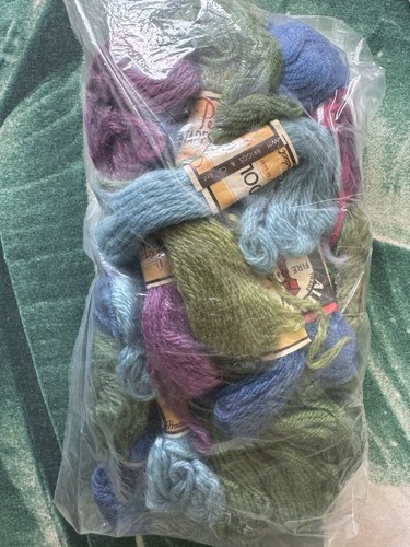 Small bundle tapestry wool - of,