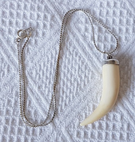 Horn shaped pendant necklace - shaped, ~