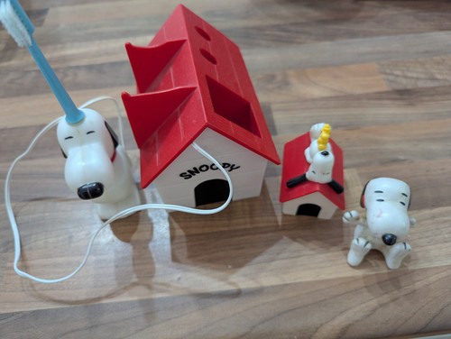 Snoopy and dog - snoopy,