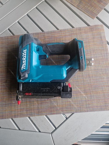 Makita pt353 18v lxt - pt353,
