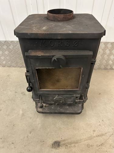 Morso squirrel log - squirrel, burner