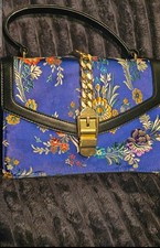 Beautiful Blue Gold Chain Box