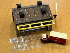 OO gauge Hornby R506 Goods Shed Lorry and loading gauge excellent condition