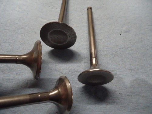 Honda cb250 engine valves - honda,
