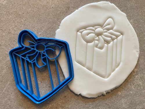 Present cookie cutter