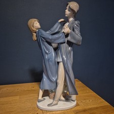 LARGE LLADRO FIGURE "GRADUATION DANCE" #5459