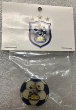 RARE OFFICIAL HUDDERSFIELD TOWN F.C. FOOTBALL CREST  ENAMEL PIN BADGE BRAND NEW