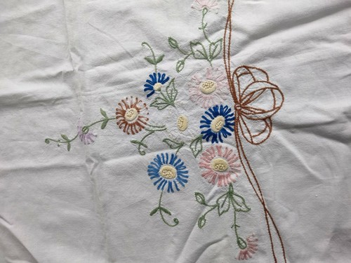 Vintage hand embroidered - hand,