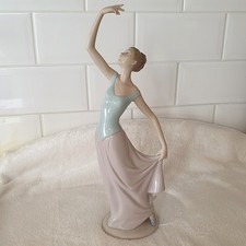 Nao by Lladro " The Dance Is Over " figurine 1204 | Porcelain Ballerina dancer