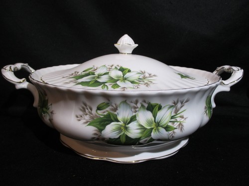 Royal albert trillium covered - albert,