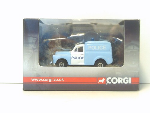 Corgi trackside morris minor - morris,