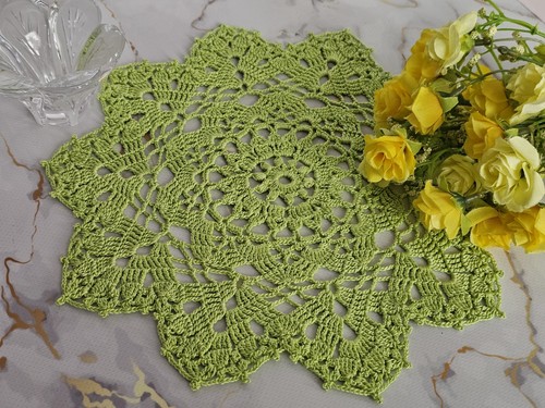 Round light green crochet - green,