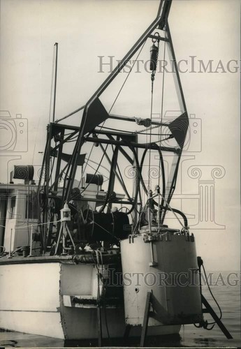 1946 press photo - photo, diving