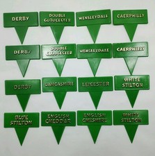 16 Vintage 1970s Plastic