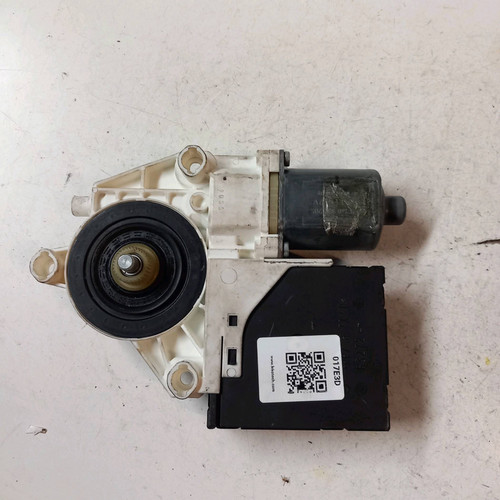 Front power window engine - front,