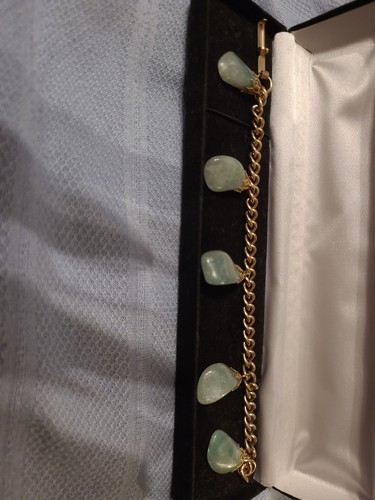 Beautiful gold tone bracelet - gold,