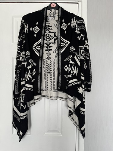 Divided black white - black,